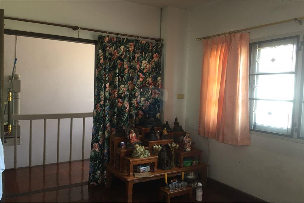 Nong Chok Second hand single house condo for sale rent